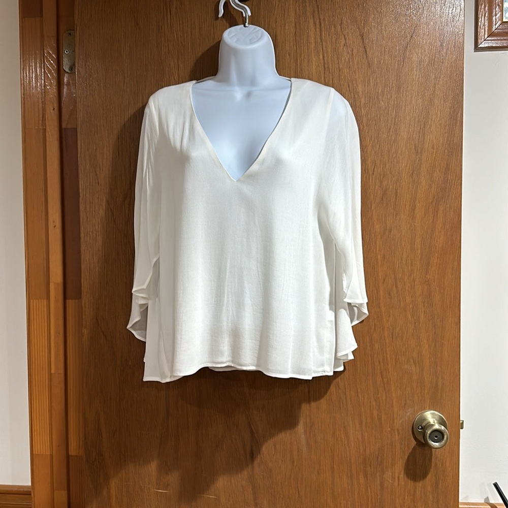 ποΈ - ZARA cream blouse. Sz M.